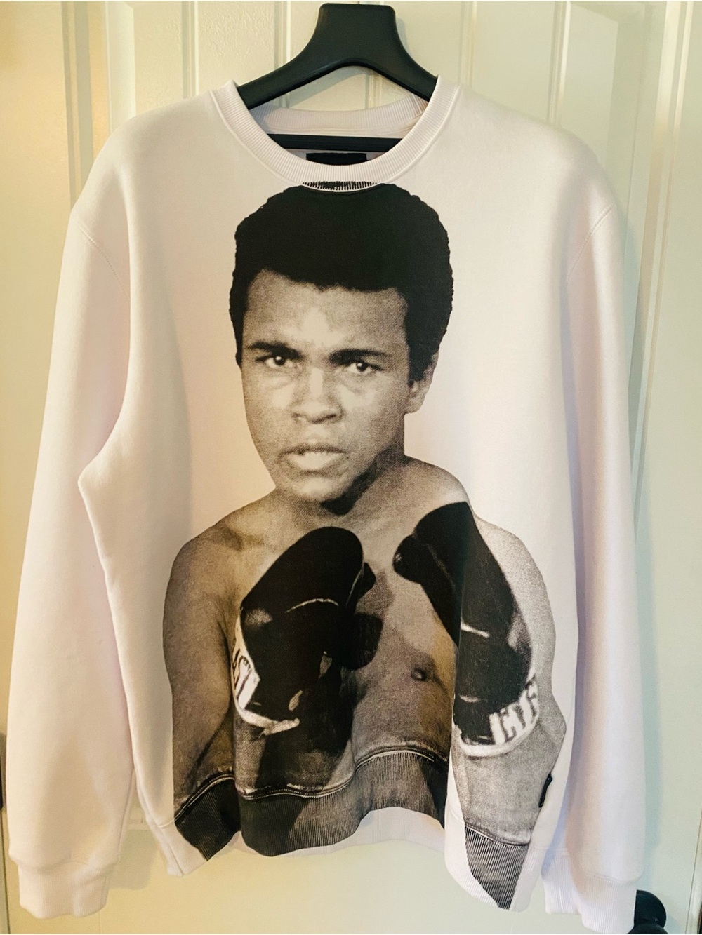 Sean John White Crewneck Sweater with Black Boxing Portrait